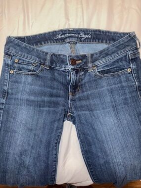 SOLD American Eagle Outfitters Women Low-Rise Blue Stretch Jeans